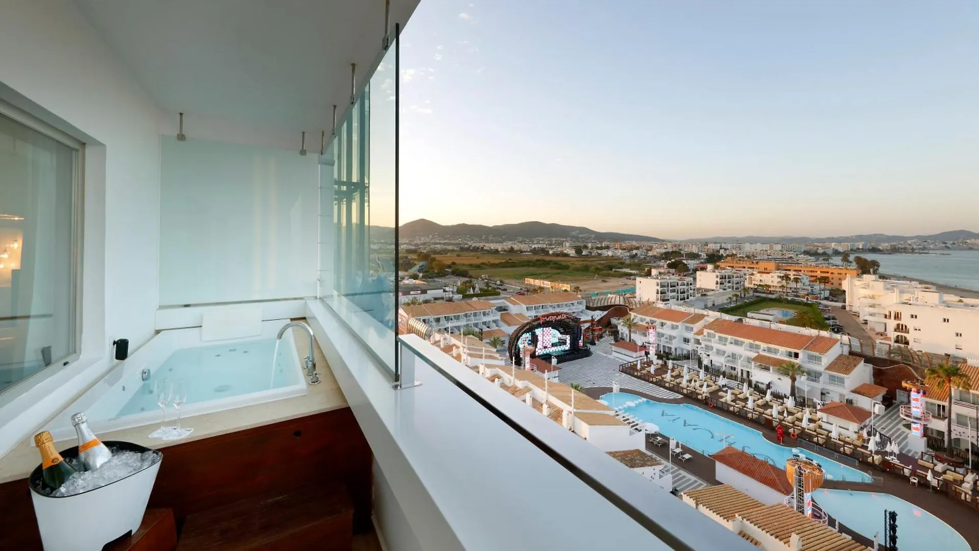Ushuaia Ibiza Beach Hotel - Adults Only - Club Entrance Included Playa d'en Bossa